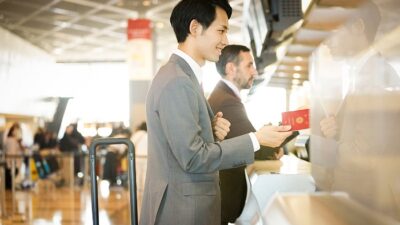 ほけんのコラムに海外出張時に必要な保険について監修した記事がUPされました