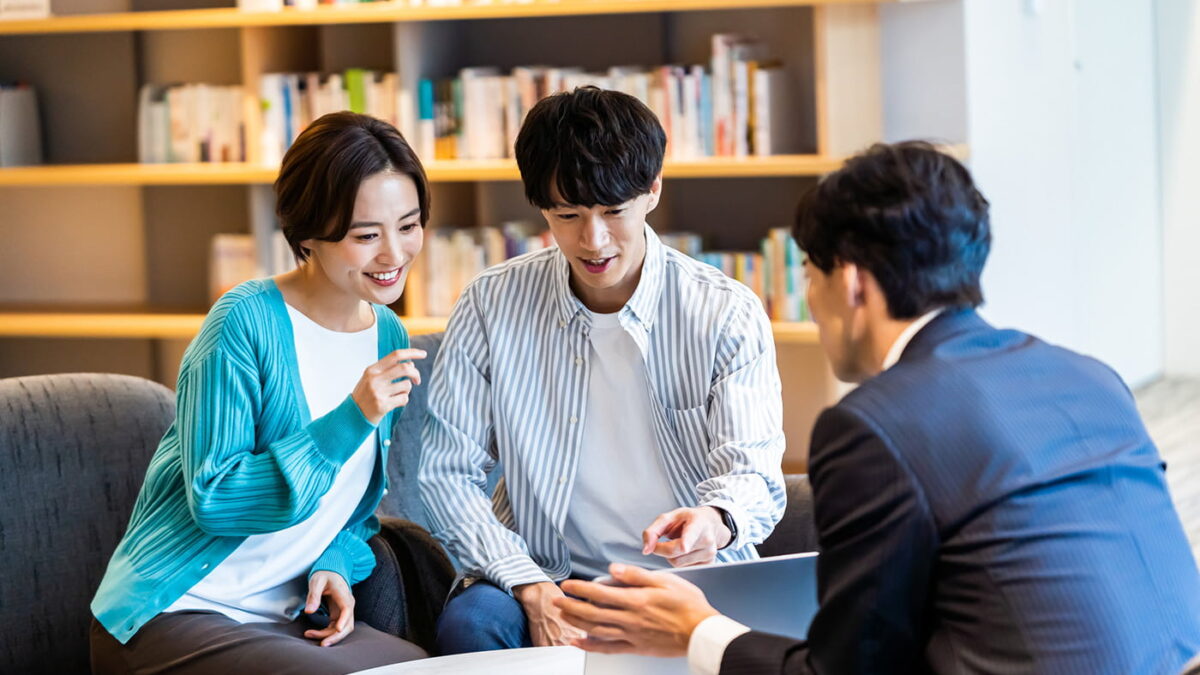 ほけんのコラムに結婚後の保険見直しについて監修した記事がUPされました